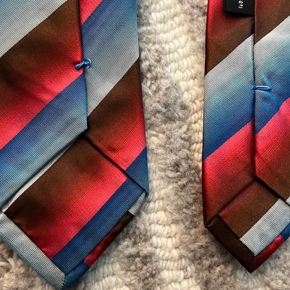 Gradient Stripe Tie - Picture 10 of 12